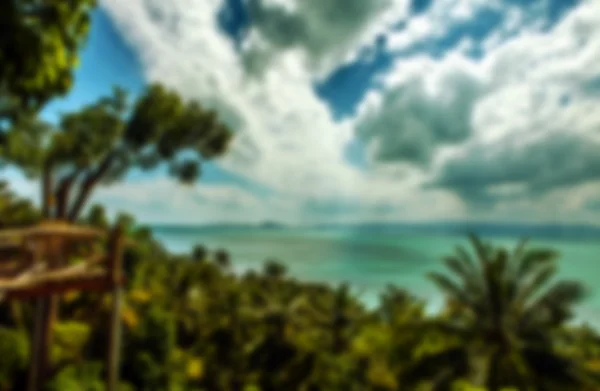 Bela vista tropical turva no desfoque. Paisagem foto com rochas e mar . — Fotografia de Stock