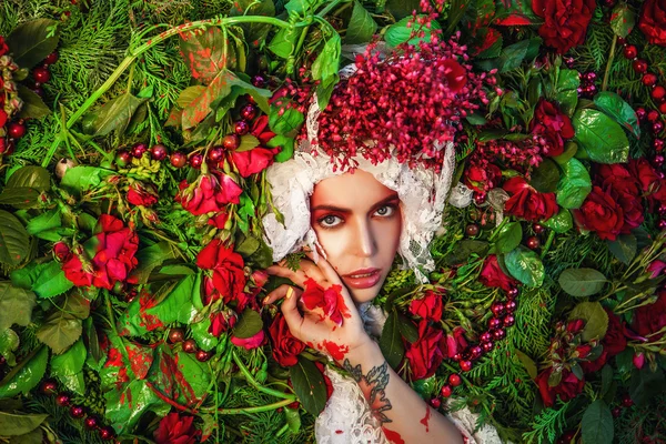 Fairy tale woman portrait surrounded with natural plants and roses. Art image in bright fantasy stylization. — ストック写真