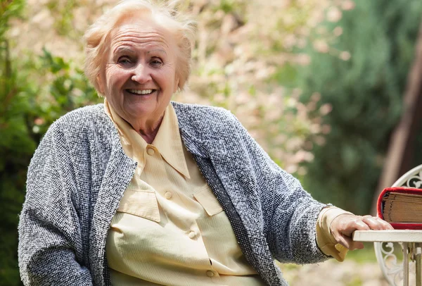 Portrait of smiling old grandmother. Photo on nature background. — Φωτογραφία Αρχείου