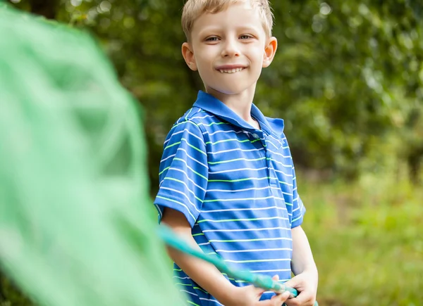 Outdoor portrait of happy little boy with net for butterflies posing in summer garden. — 스톡 사진