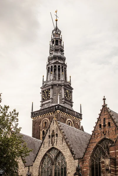 고딕 양식의 중세 교회 — 스톡 사진
