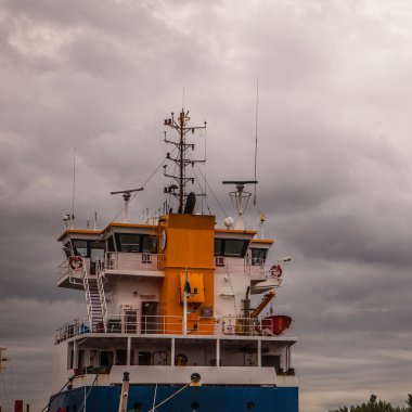 büyük kargo gemisi.