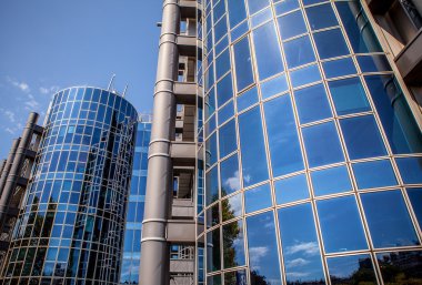 Modern cam İş Merkezi