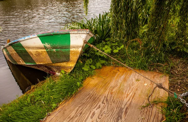 Old Boat at the riverside — Stock Photo, Image