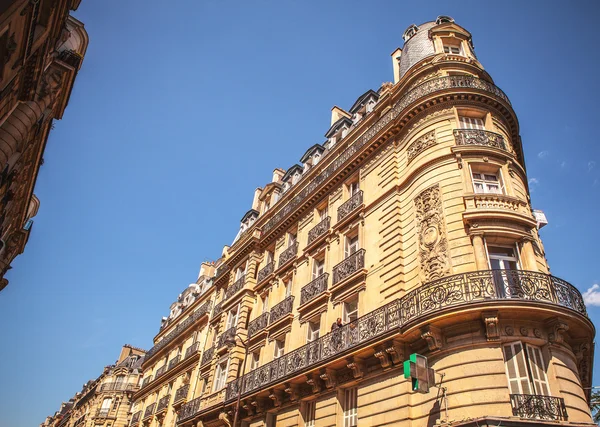 Fachada del edificio tradicional de París — Foto de Stock