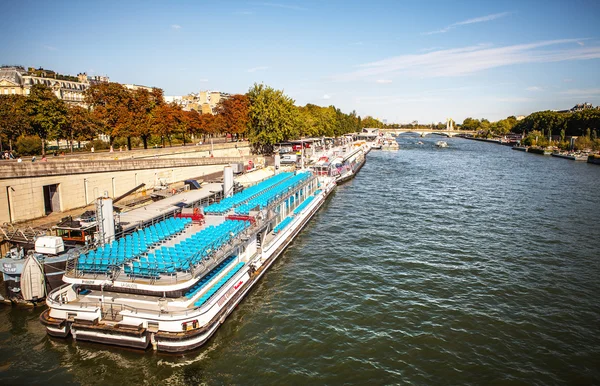 Transporte fluvial turístico en Siena en París —  Fotos de Stock