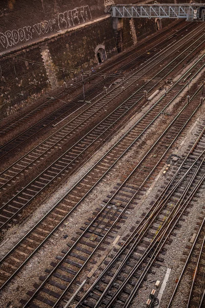 Bekijken op railroad tracks — Stockfoto