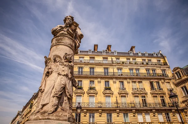 Escultura de piedra en París — Foto de Stock