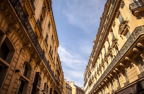 Arquitectura tradicional de edificios residenciales . — Foto de Stock