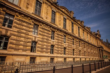 Bina Louvre Paris, Fransa