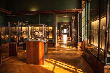 Fuar salonu Louvre de Paris