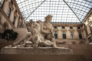 Heykel hall Louvre Müzesi, Paris