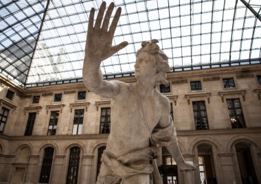 Heykel hall Louvre Müzesi, Paris