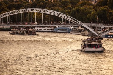 Paris - Fransa Siena'da gemilerde.
