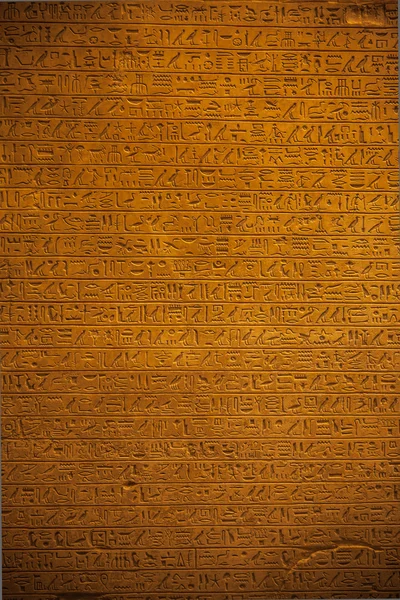 Jeroglífico egipcio en el museo del Louvre — Foto de Stock