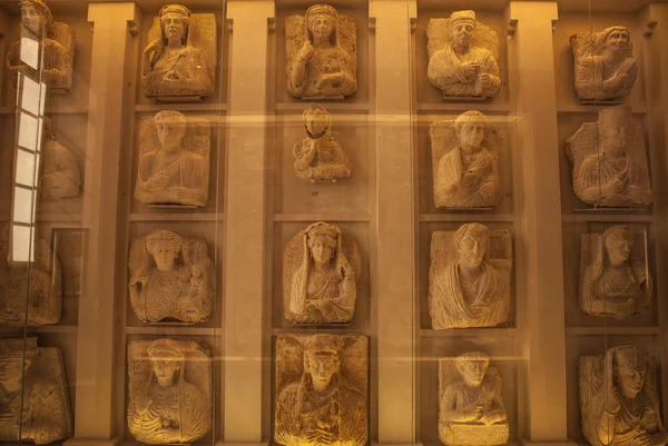 Louvre museum Ancient Artifacts in Paris — Stok fotoğraf