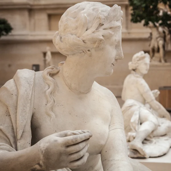 Sculptuur zaal van het Louvre museum, Parijs — Stockfoto