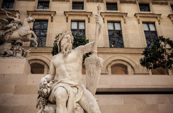 Salão de esculturas do Museu do Louvre, Paris — Fotografia de Stock