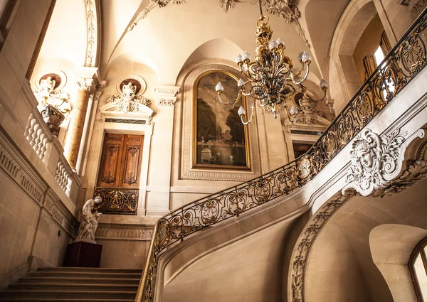 Výstavní síň Louvre v Paříži — Stock fotografie