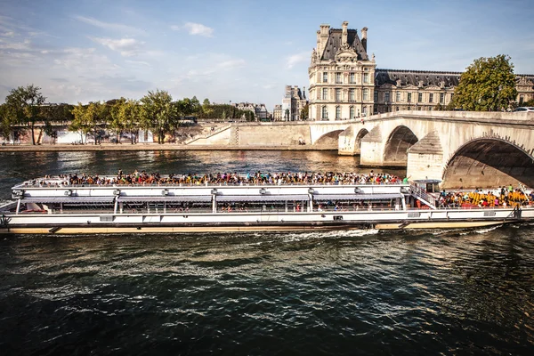 Turistflodtransport på Siena i Paris - Stock-foto