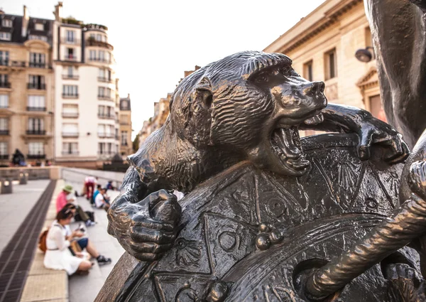 Estatuas de bronce frente al Museo D 'Orsay — Foto de Stock