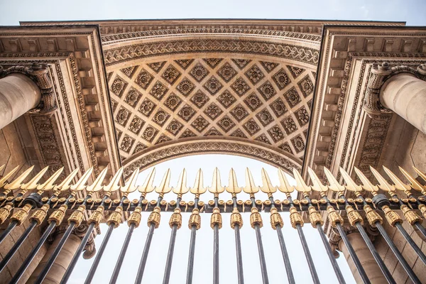 Παλαιό Παλάτι πύλη στο Παρίσι — Φωτογραφία Αρχείου