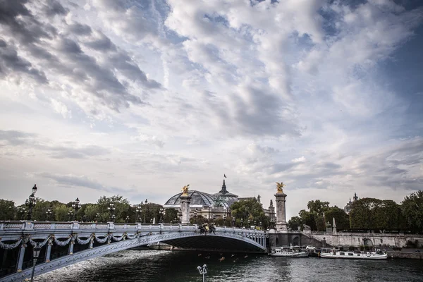 Most Alexandre III v Paříži — Stock fotografie