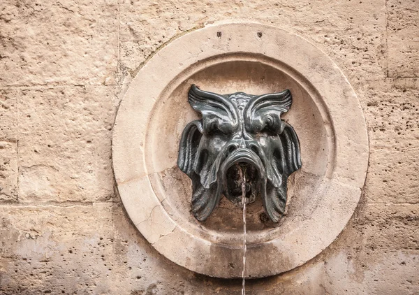 Fontaine ancienne à Luxembourg — Photo