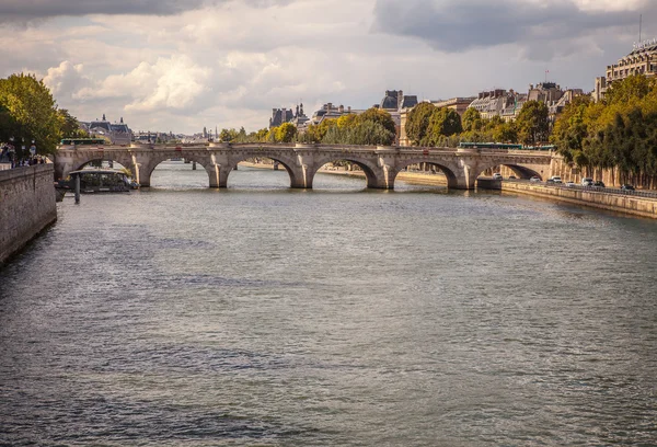 Ponte Pont au Change a Parigi — Foto Stock