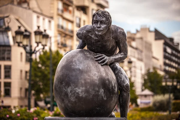 Estátua na Charles de Gaulle Boulevard em Paris — Fotografia de Stock