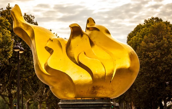 Escultura de ouro de chama — Fotografia de Stock