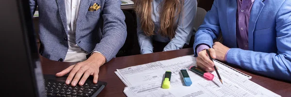 Gruppo di uomini d'affari al lavoro — Foto Stock