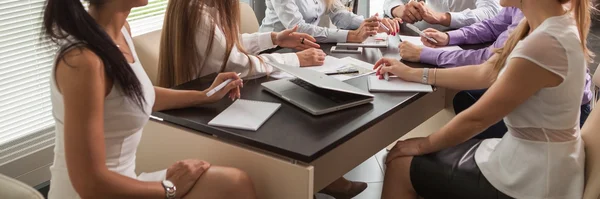 Gruppo di uomini d'affari al lavoro — Foto Stock