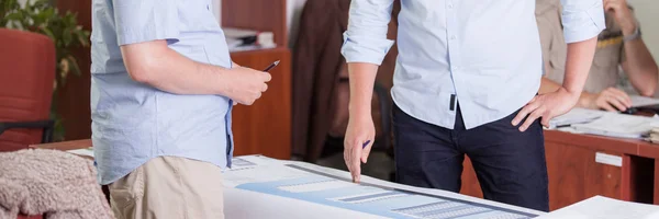 Groupe de gens d'affaires au travail — Photo