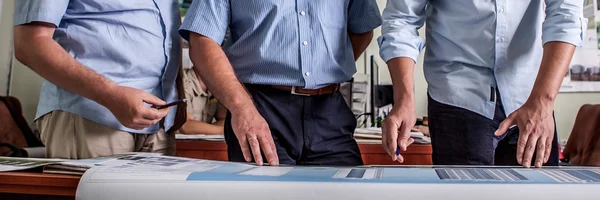 Gruppe von Geschäftsleuten bei der Arbeit — Stockfoto