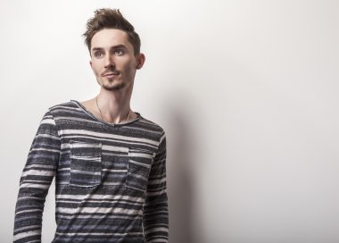 zarif genç yakışıklı adam