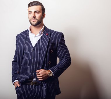 zarif genç yakışıklı adam