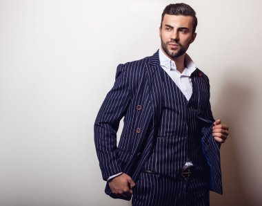 zarif genç yakışıklı adam