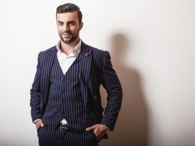 zarif genç yakışıklı adam