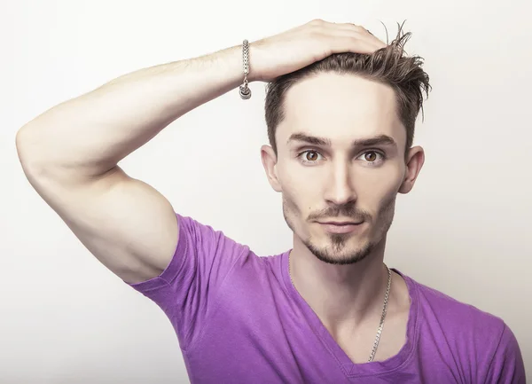 Handsome man in violet t-shirt. — Stock Photo, Image