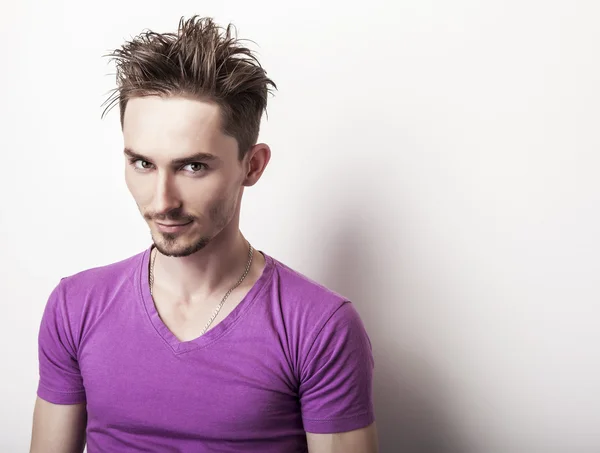 Handsome man in violet t-shirt. — Stock Photo, Image
