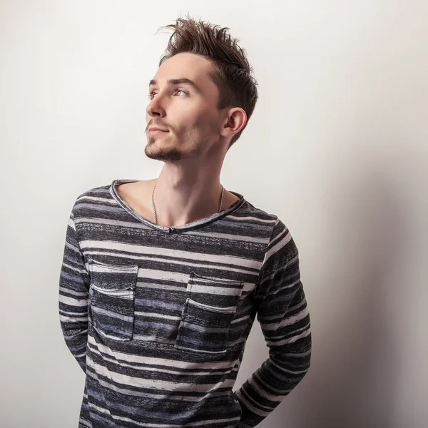 Man in bright striped gray t-shirt. — Stock Photo, Image