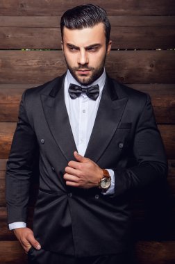 Genç güzel şık adam