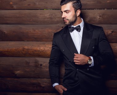 Genç güzel şık adam