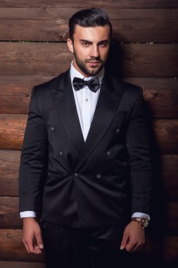 Genç güzel şık adam