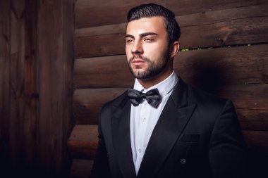 Genç güzel şık adam