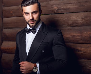 Genç güzel şık adam