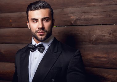 Genç güzel şık adam