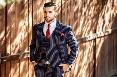 Genç güzel şık adam