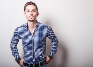 zarif genç yakışıklı adam